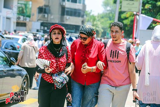 طالبات الثانوية العامة بعد أداء امتحان اللغة العربية طالبات الثانوية العامة بعد أداء امتحان اللغة العربية