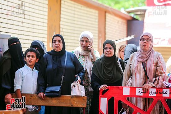 ترقب الأمهات لأبنائهن ترقب الأمهات لأبنائهن