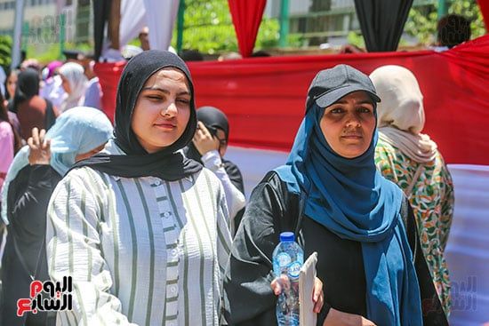 خروج الطالبات بعد الامتحان خروج الطالبات بعد الامتحان