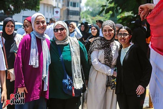 فرحة الطالبات بعد الامتحان فرحة الطالبات بعد الامتحان