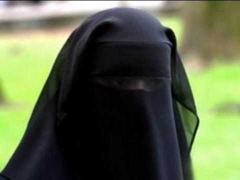 حكم صلاة المرأة بالنقاب