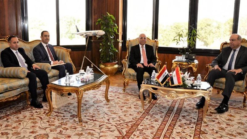 وزير الطيران يلتقي