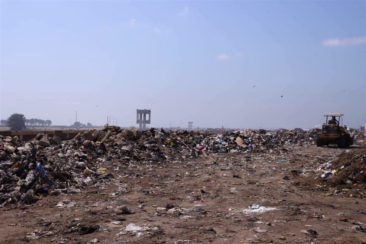 محافظ دمياط يتفقد حملات رفع المخلفات بعزبة البرج وشطا