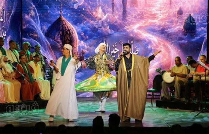 فرقة الإنشاد الديني تفتتح حفل "مدد يا رسول الله" على المسرح القومي (صور)
