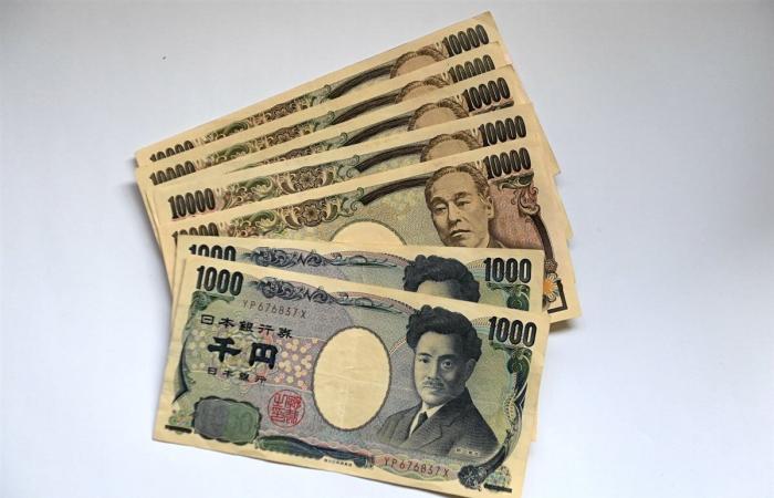 تراجع سعر الين الياباني مقابل الجنيه في البنك الأهلي بختام تعاملات اليوم