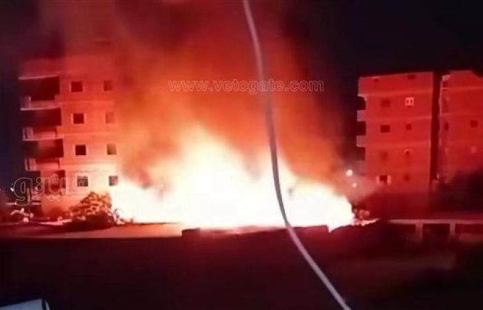 بدأت بمخزن "موتوسيكلات" وامتدت إلى المصنع، اللقطات الأولى لحريق مصنع أخشاب بالشرقية (فيديو وصور)