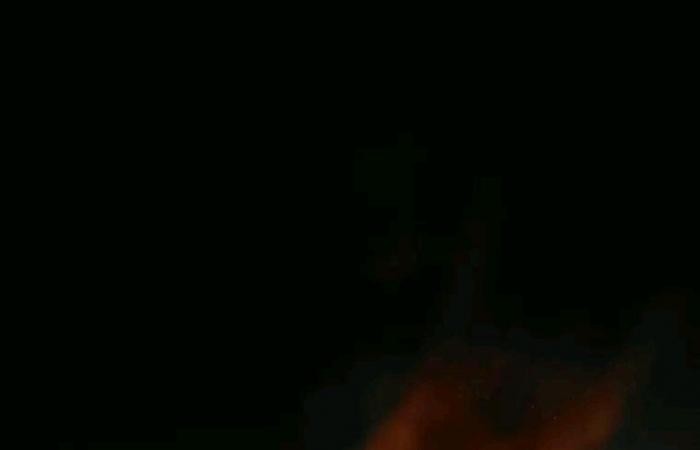 بدأت بمخزن "موتوسيكلات" وامتدت إلى المصنع، اللقطات الأولى لحريق مصنع أخشاب بالشرقية (فيديو وصور)