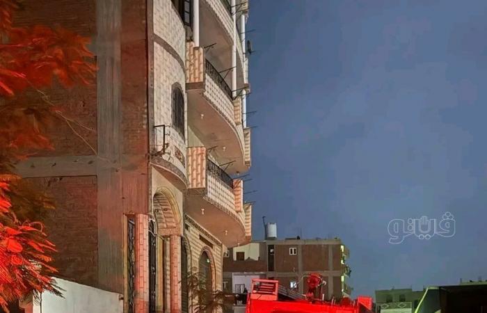 بدأت بمخزن "موتوسيكلات" وامتدت إلى المصنع، اللقطات الأولى لحريق مصنع أخشاب بالشرقية (فيديو وصور)