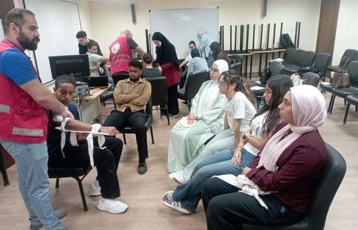 الهلال الأحمر يدرب طلاب طب عين شمس على الإسعافات الأولية ودعم الحياة الأساسي