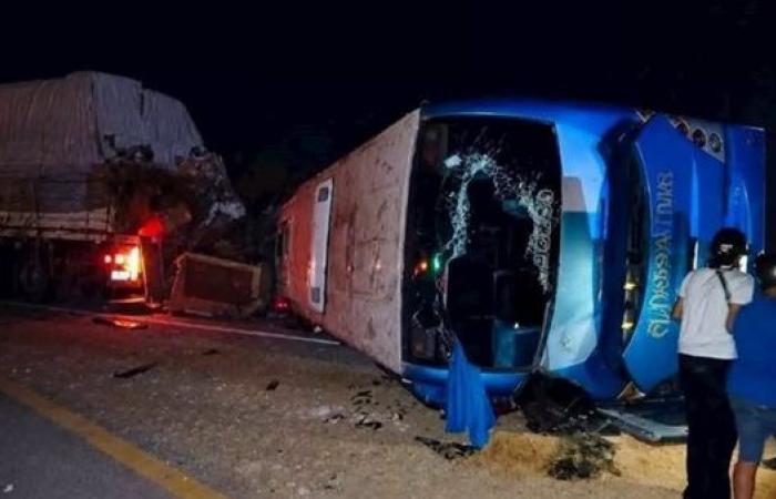 بينهم 13 سيدة و21 طفلا، ارتفاع عدد ضحايا حادث محور الضبعة المروع إلى 64 مصابا و3 وفيات