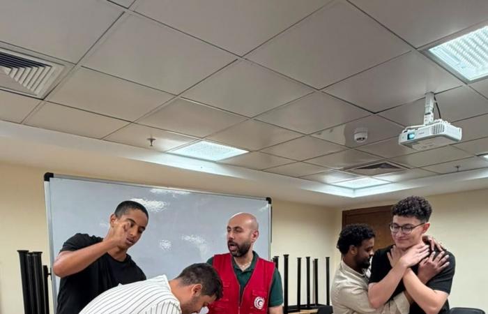 الهلال الأحمر يدرب طلاب طب عين شمس على الإسعافات الأولية ودعم الحياة الأساسي