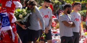 محمد صلاح وزملاؤه يواسون زوجة جوتا