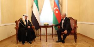 صقر غباش يبحث مع رئيس وزراء أذربيجان تعزيز التعاون