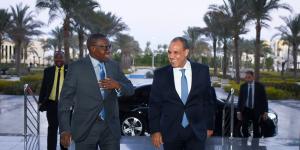 «مناقشة
      الأمن
      المائي
      والقضايا
      الإقليمية»..
      وزير
      الخارجية
      يلتقي
      نظيره
      البوروندي|صور