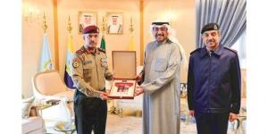 وزير الدفاع يتسلم كراسة «المراسم والبروتوكولات» الموحدة للجهات العسكرية