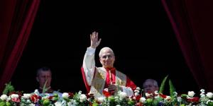 البابا ليو يدعو مشعلي الحروب إلى اختيار السلام