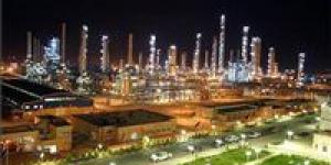 مصانع البتروكيماويات.. الرئة التي تتنفس منها طهران تحت نيران القصف