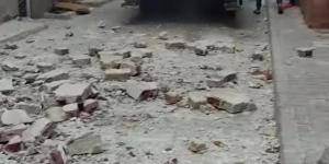 مأساة في الإسماعيلية: وفاة شخص بانهيار بلكونة في المحطة الجديدة