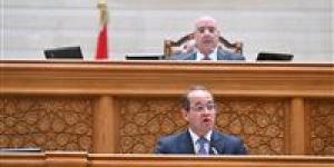 وزير
      المالية:
      الحكومة
      اتجهت
      إلى
      ترشيد
      الإنفاق
      العام
      دون
      المساس
      بالنفقات
      الحتمية