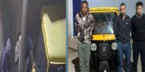 ضبط
      المتهمين
      بسرقة
      توك
      توك
      من
      أمام
      منزل
      في
      كفر
      الشيخ