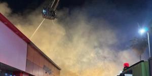 الدفاع المدني يخمد حريقًا في محال تجارية بالطائف دون إصابات