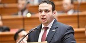 قانون
      الحكومة
      لا
      يعالج
      الثغرات..
      النائب
      عبد
      المنعم
      إمام
      يرفض
      مشروع
      تعديل
      قانون
      التأمينات
      الاجتماعية
      والمعاشات