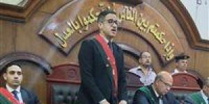 مرافعة
      قوية
      من
      النيابة
      العامة
      في
      واقعة
      مقتل
      سيدة
      على
      يد
      خطيب
      ابنتها
      بالشرقية