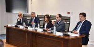 وزير
      السياحة
      من
      البرلمان:
      التوسع
      في
      منح
      تراخيص
      شركات
      سياحية
      جديدة
      يضر
      بالشركات
      القائمة