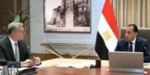رئيس
      الوزراء
      يلتقي
      وزير
      البترول
      لمتابعة
      عددٍ
      من
      ملفات
      العمل