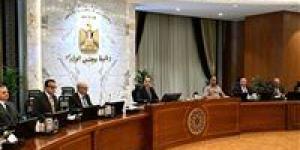 رئيس
      الوزراء
      يوجه
      بضرورة
      التزام
      جميع
      الوزارات
      بإجراءات
      الترشيد
      الحكومي