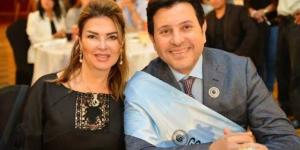 ألقت
      عليه
      نظرة
      الوداع
      اليوم..
      علاقة
      هاني
      شاكر
      وزوجته
      وسر
      امتدادها
      لـ
      40
      عام