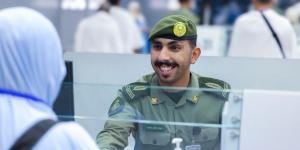 جوازات مطار الملك عبدالعزيز تستقبل أولى رحلات حجاج طاجيكستان لموسم حج 1447هـ