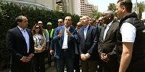 رئيس
      الوزراء
      يتفقد
      مشروع
      رفع
      كفاءة
      الواجهات
      الخارجية
      والموقع
      العام
      لقصر
      التحرير