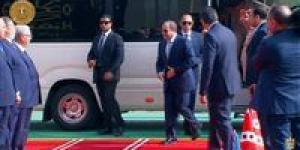 الرئيس
      السيسي:
      المشروعات
      القومية
      نتاج
      عمل
      جماعي
      للمصريين
      والدولة