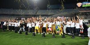 احتفالات
      صاخبة
      لجماهير
      الزمالك
      بعد
      التتويج
      بلقب
      الدوري
      المصري
      الـ15