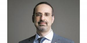 د. ريان علي رئيس كرسي اليونسكو في التقنيات الرقمية بجامعة حمد لـ "الشرق": الذكاء الاصطناعي يفاقم الإدمان الرقمي في أوقات الأزمات