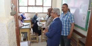 في
جولة
مفاجئة
بمركزي
بني
سويف
وناصر
محافظ
بني
سويف
يتفقد
سير
امتحانات
الشهادة
الإعدادية
في
يومها
الأول