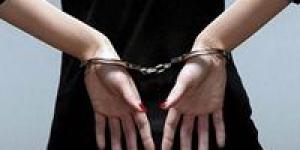 "أنا
      مش
      دكتورة"..
      منة
      ياسر
      تدافع
      عن
      نفسها
      أمام
      التحقيقات