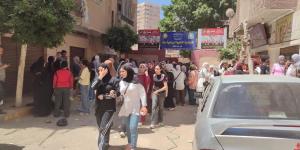 فرحة
طلاب
الشهادة
الاعدادية
بعد
أداء
امتحان
اللغة
العربية
بالشرقية