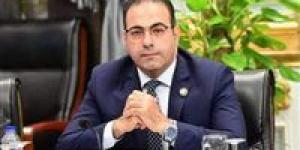 الدكتور
      محمود
      حسين
      يهنئ
      النادي
      المصري
      بفوزه
      بكأس
      الرابطة
      المصرية