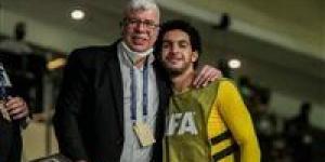 أحمد
شوبير:
لا
أدافع
عن
منتخب
مصر
بسبب
نجلي