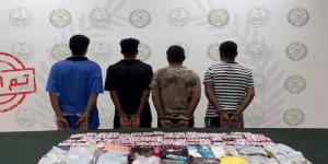 الرياض..
ضبط
69
كيلوجرامًا
من
الحشيش
و12
ألف
قرص
محظور
والقبض
على
4
مروجين