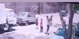 رفعه
ورماه
على
الأرض..
الداخلية
تفحص
فيديو
اعتداء
صادم
على
طفل
في
الدويقة
بالقاهرة