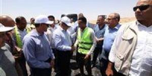 وزير
النقل
يتفقد
مشروعات
الطرق
ومحاور
النيل
بالصعيد
ويؤكد
تسريع
وتيرة
التنفيذ