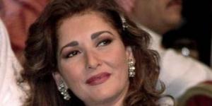 آثار
الحكيم:
لم
أفكر
في
ارتداء
الحجاب
وأرى
مقعدي
في
الجنة