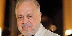 أشرف
زكي
عن
صحة
أحمد
عبد
العزيز:
"زي
الفل..
ونفسي
الناس
تتقي
ربنا
في
اللي
بتنشره"