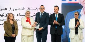 اللجنة
الوطنية
للقضاء
على
ختان
الإناث
تكرّم
ا.د
عمرو
حسن
تقديراً
لإسهاماته
في
مكافحة
ختان
الإناث