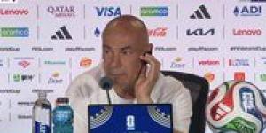 حسام
حسن:
المسؤولية
كبيرة
وتفكيري
الوحيد
هو
إسعاد
الشعب
المصري
في
كأس
العالم