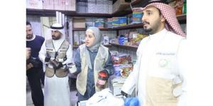 بالفيديو..
ضبط
سكن
خاص
يُستغل
في
بيع
المواد
الغذائية
بصورة
غير
قانونية