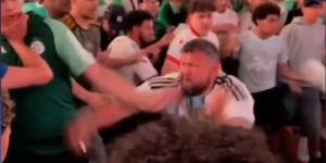 بالفيديو| اشتباكات بين جماهير الجزائر والأرجنتين في تايمز سكوير بنيويورك